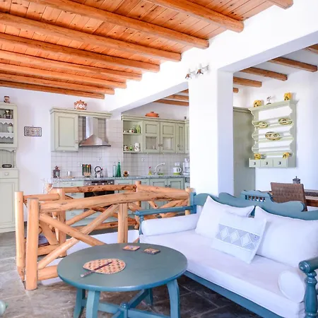 Pende Traditional Villa *