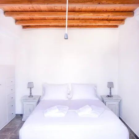 Pende Traditional Villa Livádi