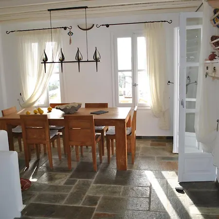 Pende Traditional Villa Livádi