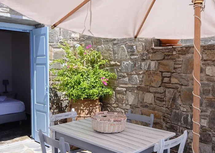 Pende Traditional Livadi (Serifos)