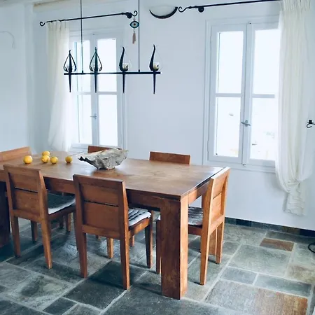 Villa Pénde Traditional